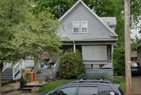 Building Photo - 547 NE Knott St