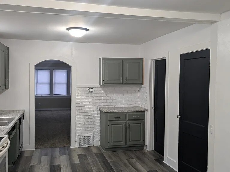 Building Photo - 922 Burdette St