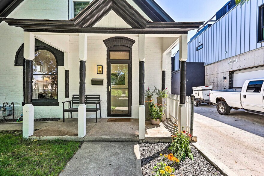 Building Photo - 420 Elati St