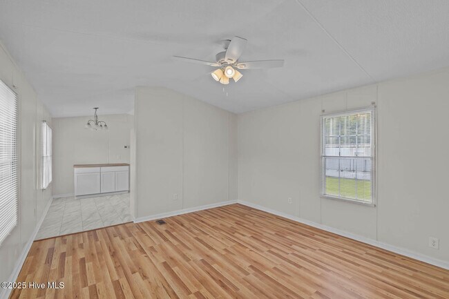 Building Photo - 119 Starwood Cir