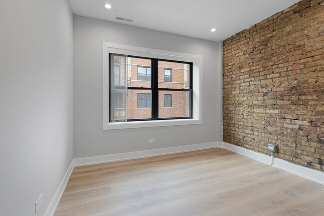 Building Photo - 1548 W Juneway Terrace