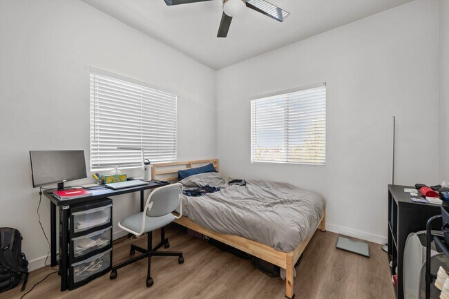 Building Photo - 5377 E Falls View Dr