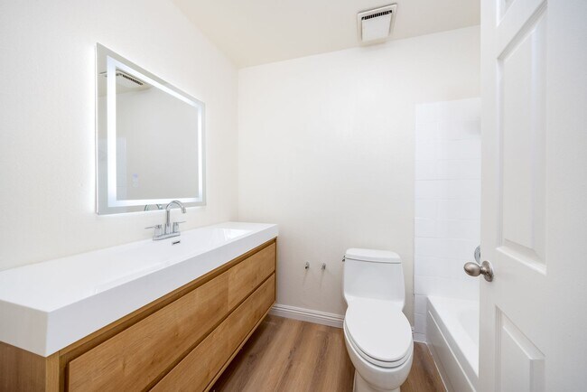 Building Photo - SPACIOUS 3 BED 2BATH UNIT LOCATED IN DESIRABLE MONTEREY PARK LOCATION!!