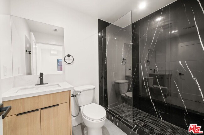 Building Photo - 913 N Hobart Blvd