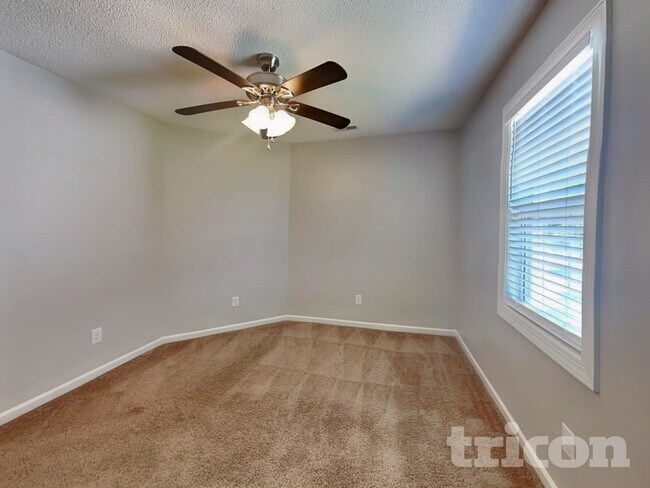 Building Photo - 5204 Halverson Ct