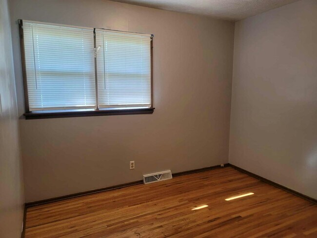 Building Photo - 2731 N Pershing Ct