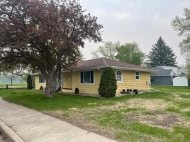 Building Photo - 318 14th Ave E