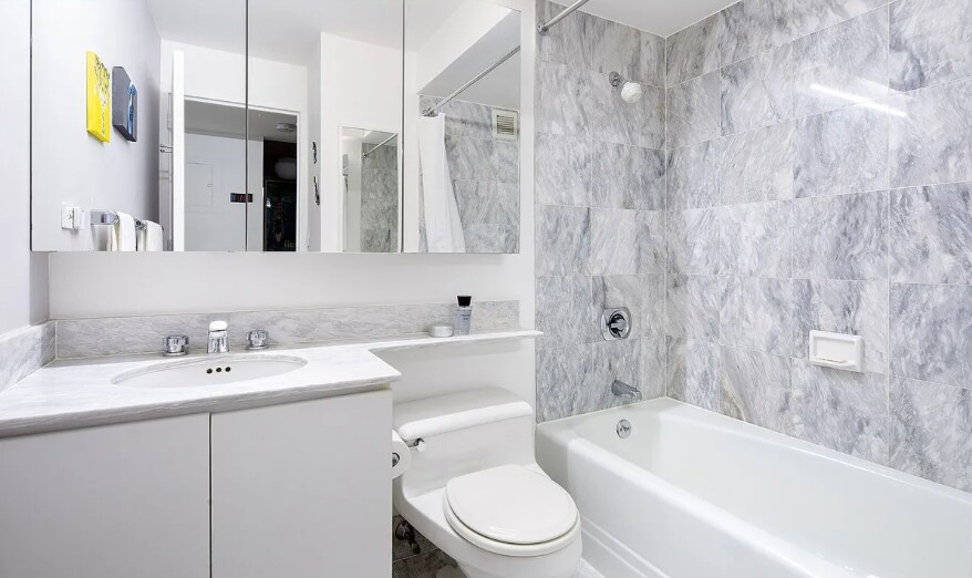 Building Photo - 295 Greenwich St