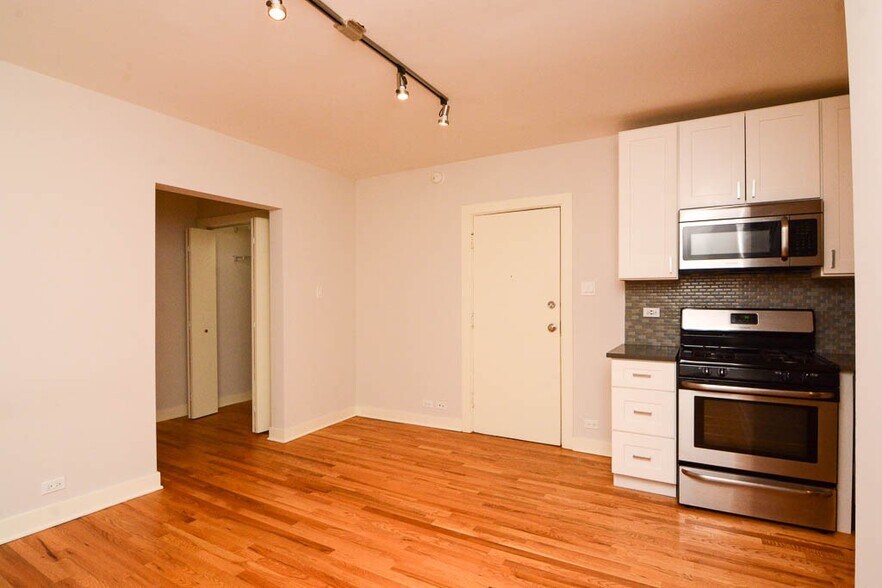 Building Photo - 2425 N Kedzie Blvd