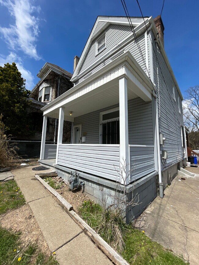 Building Photo - Cozy 3 Bedroom 1 Bath Home!