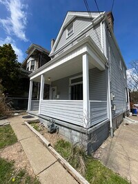 Building Photo - Cozy 3 Bedroom 1 Bath Home! - THIS PROPERTY HAS A PENDING APPLICATION. PLEASE CHECK WITH OUR OFFI...