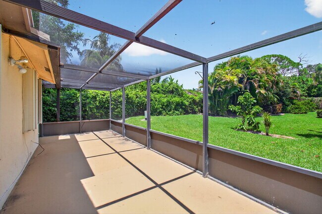 Building Photo - 2925 Riviera Dr