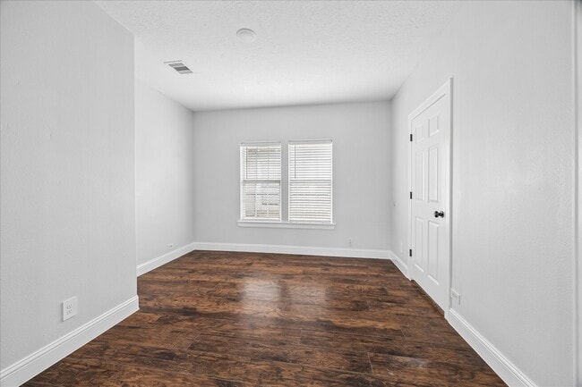 Building Photo - 2 Jenkins St