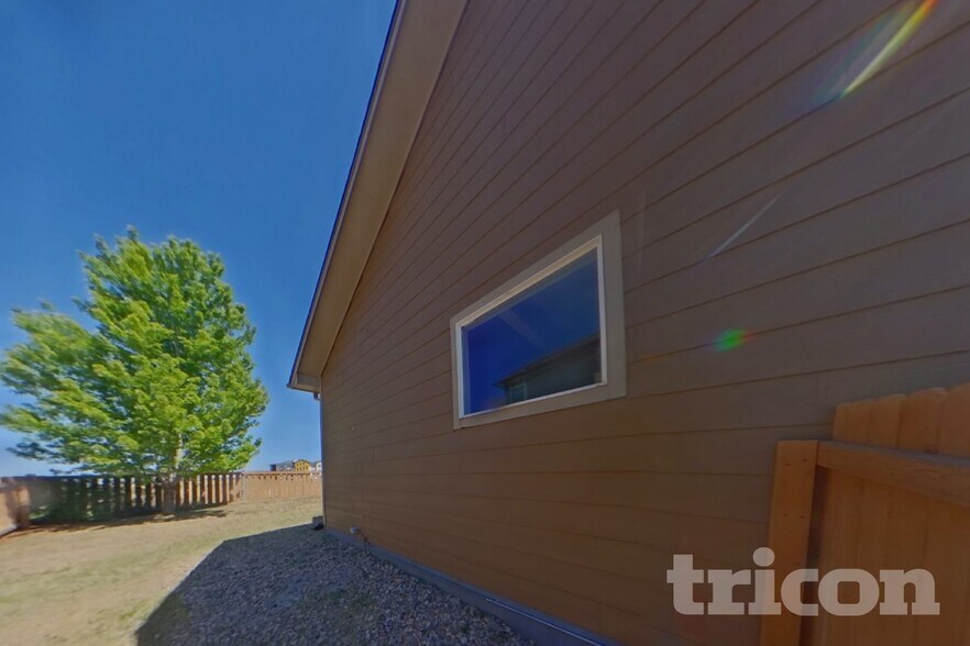Building Photo - 647 Clarendon Dr