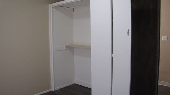 Building Photo - Rosedale Hwy Duplex