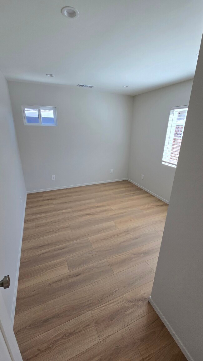 BR 3 - 740 Locust St