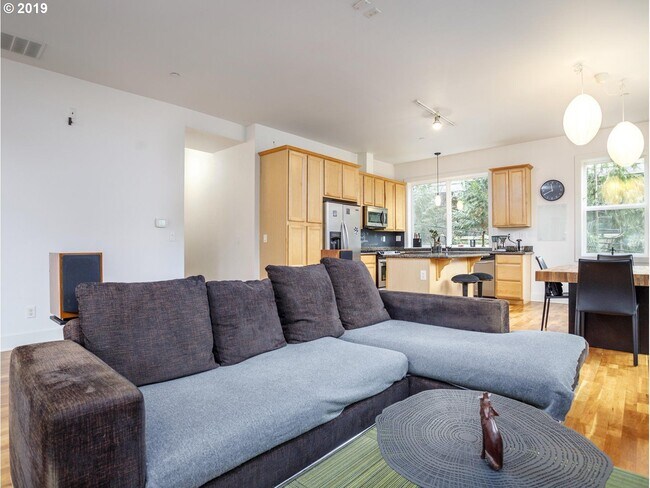 Building Photo - NorthWest/Nob Hill Condo 3Bd/2Ba ~ Washer/Dryer In Unit, Assigned Covered Parking,  Close to Shop...