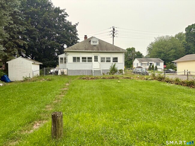 Building Photo - 565 Sylvan Ave