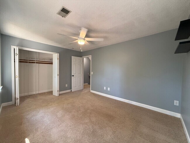 Building Photo - 2 Bedroom 1.5 Bath Townhome located in Greeneville, TN
