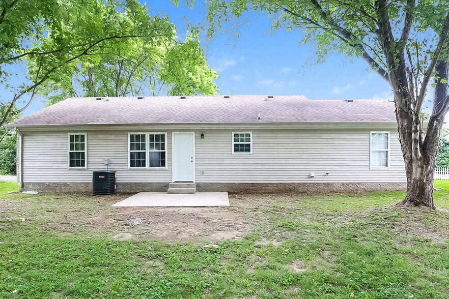 Building Photo - 2044 Horncastle Dr