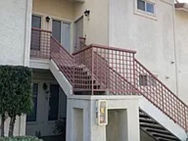 Building Photo - Available 2 bedroom/2 bath condo in a grea...