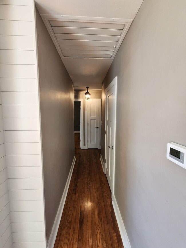 Building Photo - 4 Bedroom in East Moline  MUST SEE!!!