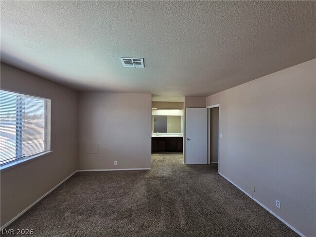 Building Photo - 1745 Mt Hood St