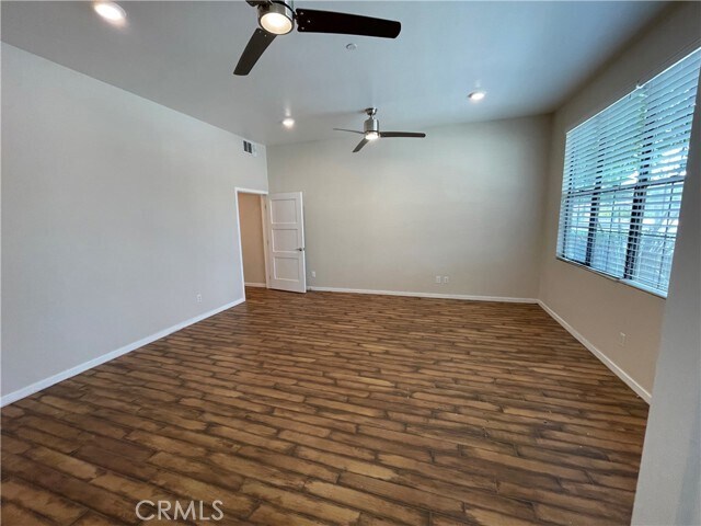 Building Photo - 501 W Maple Ave