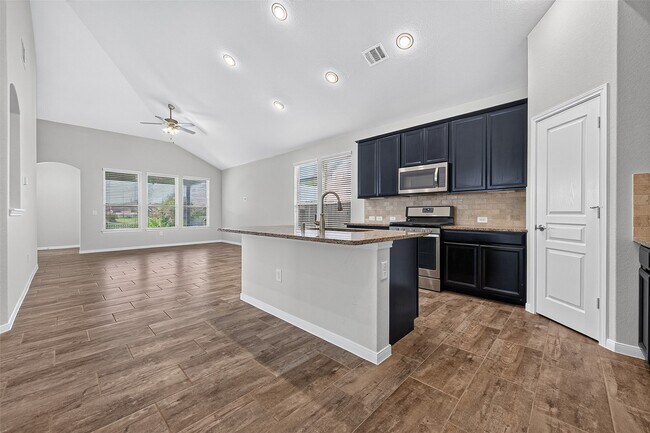 Building Photo - 24603 Royal Pike Dr