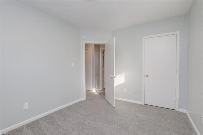 Building Photo - 1447 W 40th St