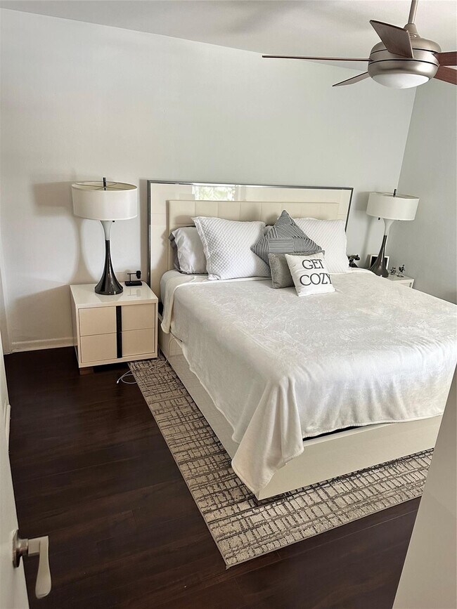 Building Photo - 3040 NE 16th Ave