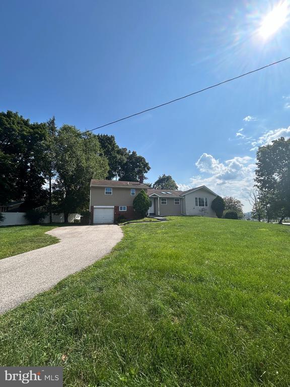 Building Photo - 2560 Betzwood Dr