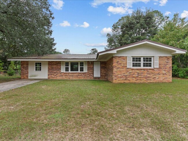 Primary Photo - 302 Cedar Dr