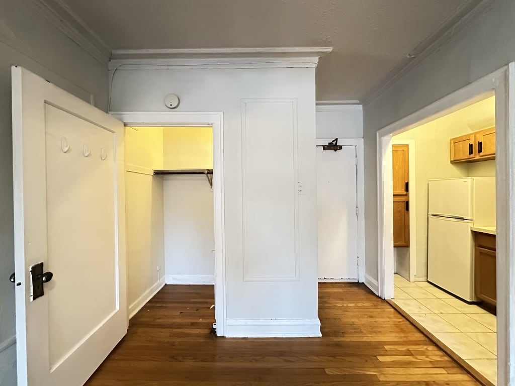 Building Photo - 1160 N Dearborn St