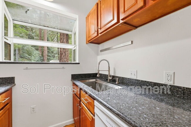 Building Photo - 245 Blue Ridge Dr
