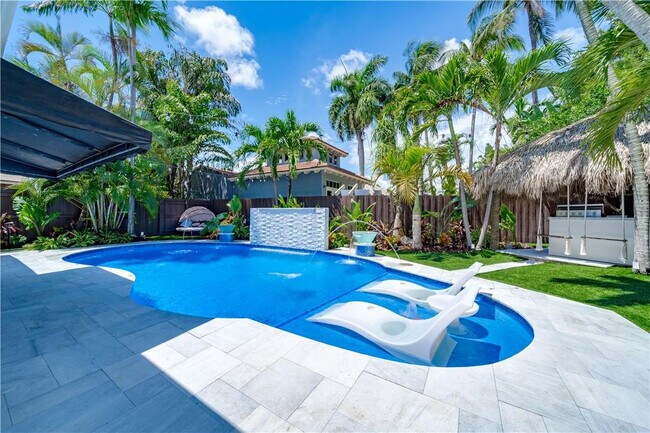 Building Photo - 417 NE 15th Ave