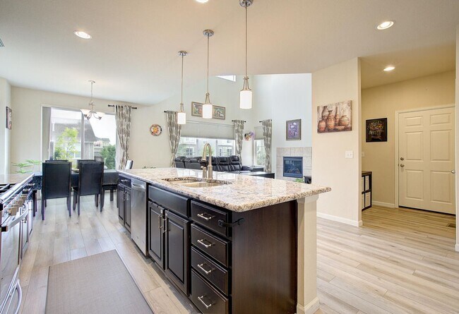 Building Photo - Bright, Spacious & Full of Charm Inside an...