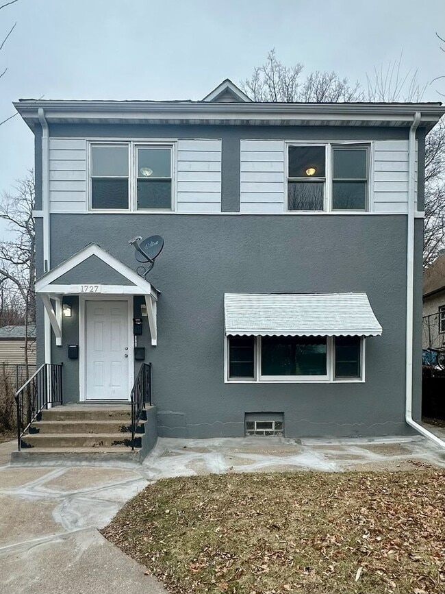 Building Photo - 1727 Reaney Ave E