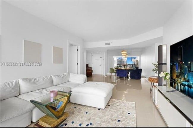 Building Photo - 1000 W Island Blvd