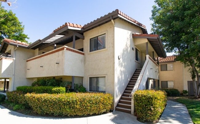 Building Photo - Renovated 3 bedroom 2 bath condo