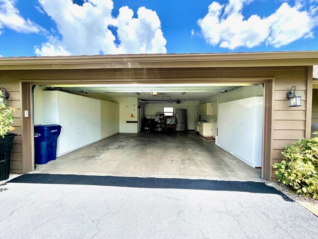 Building Photo - 5704 Doral Dr