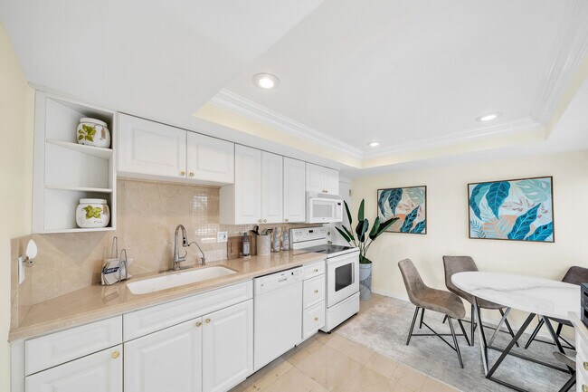 Building Photo - 250 Bradley Pl