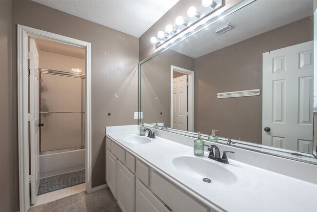 Building Photo - 4606 Atascocita Trail