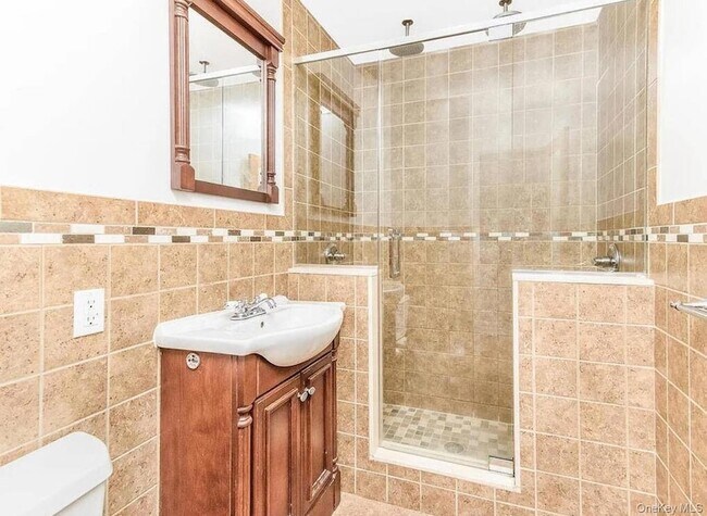 Building Photo - 113 Maple Pl