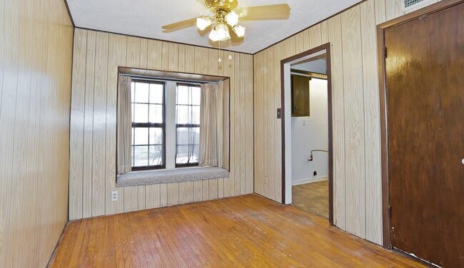 Building Photo - 2442 Oates Dr