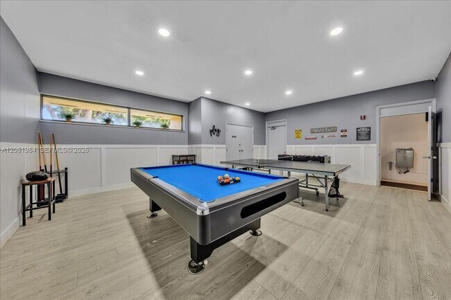 Building Photo - 2240 N Cypress Bend Dr