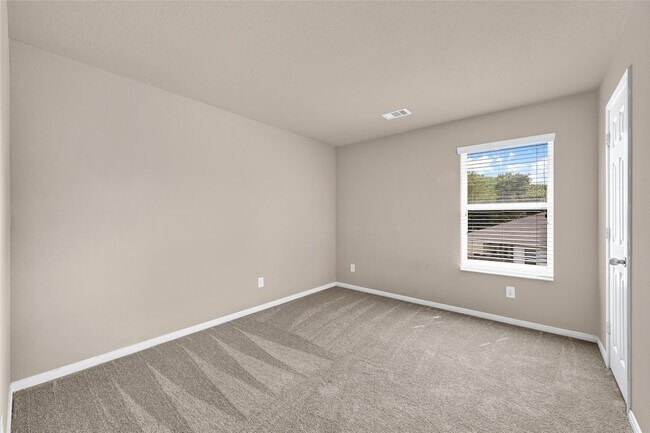 Building Photo - 3007 Apple Dale Dr