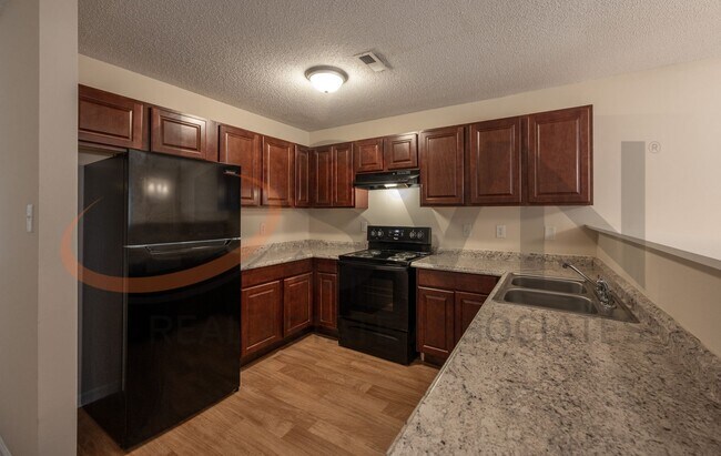 Building Photo - Cozy 2 BR, 1.5 BA Townhome In North Durham Crystal Pines Community