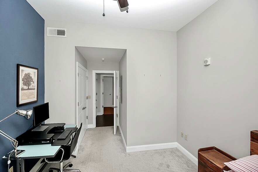 Building Photo - 701 Royal Ct