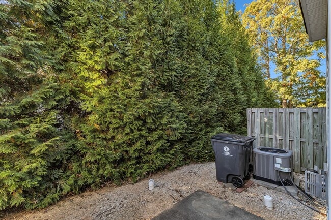 Building Photo - 3 Bedroom Brick Front Carraige Downs Townhome In Desirable Apex